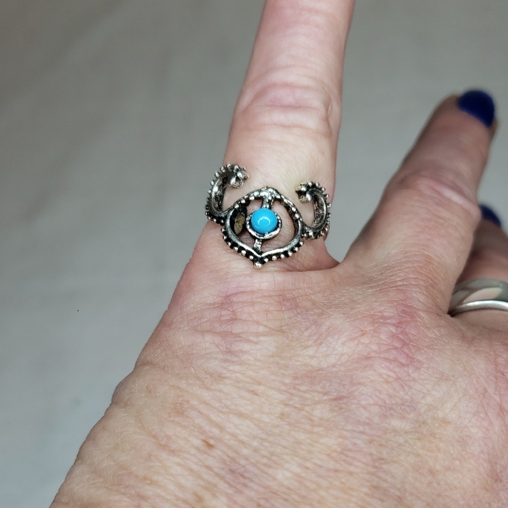 Vintage-Inspired Silver Ring with Turquoise Accent